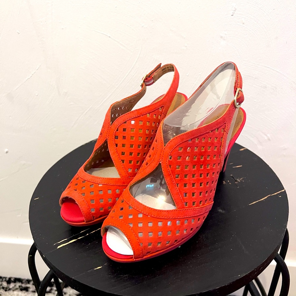 Clarks Artisan Wessex Shay Peep Toe Heels